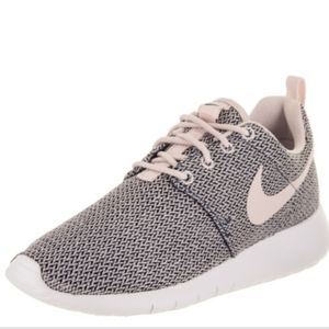 NIKE KIDS/WOMEN'S ROSHE RUNNING SHOE, 6.7Y